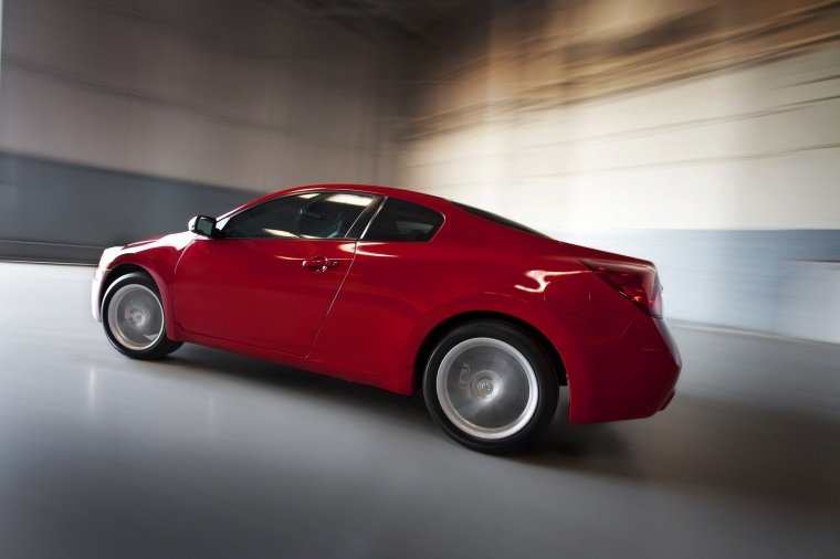 2012 Nissan Altima Coupe 3.5 SR Picture