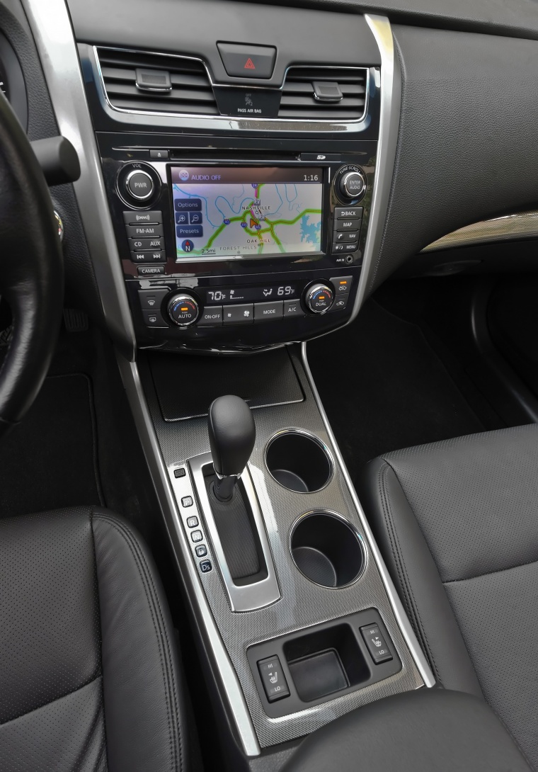 2014 Nissan Altima Sedan 3.5 SL Center Console Picture