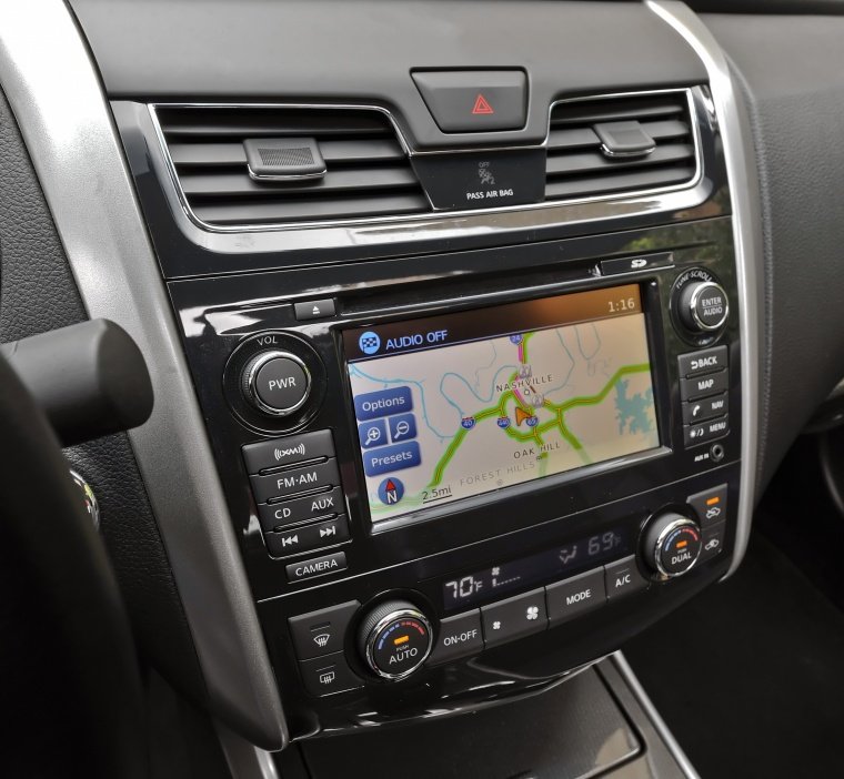 2014 Nissan Altima Sedan 3.5 SL Center Stack Picture