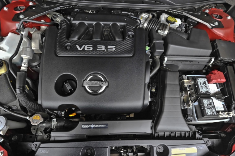 2015 Nissan Altima Sedan 3.5-liter V6 Engine Picture