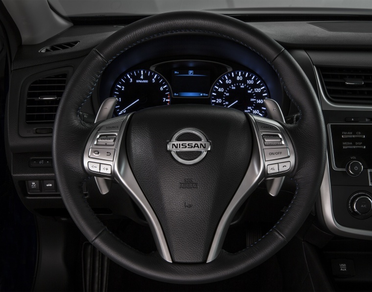 2016 Nissan Altima SR Cockpit Picture