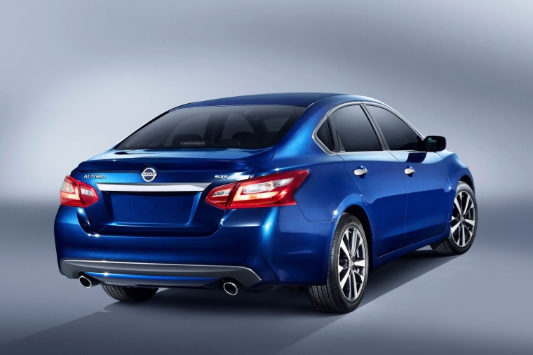 2016 Nissan Altima SR Picture