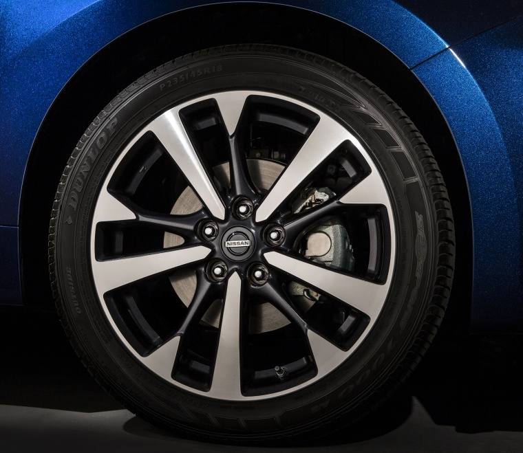 2016 Nissan Altima SR Rim Picture