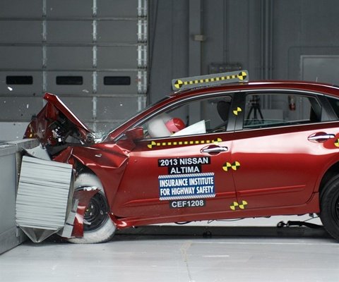 2016 Nissan Altima IIHS Frontal Impact Crash Test Picture