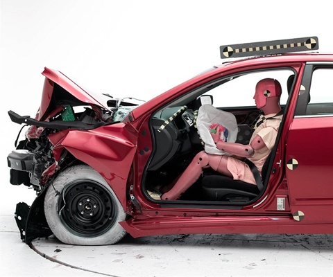 2016 Nissan Altima IIHS Frontal Impact Crash Test Picture