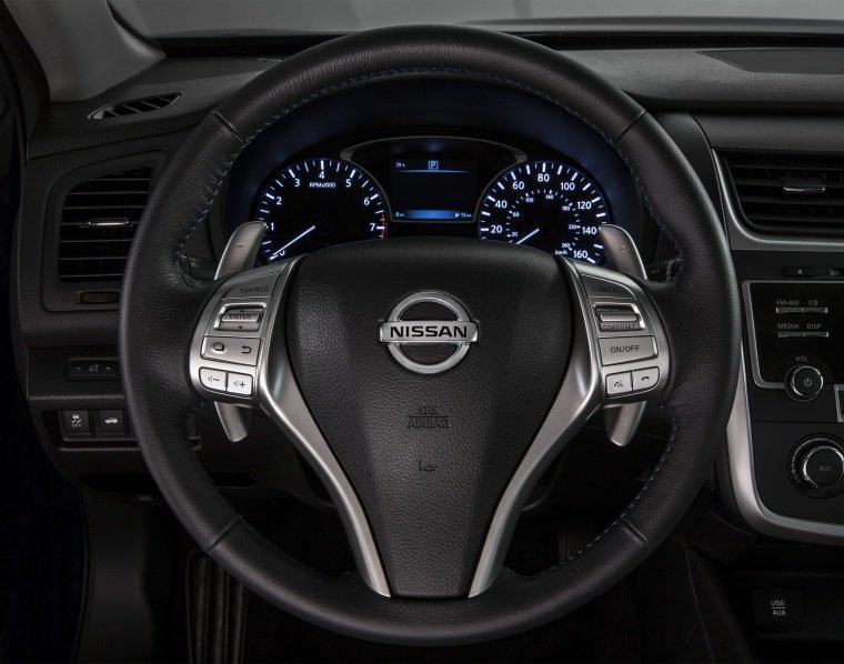 2017 Nissan Altima SR Cockpit Picture