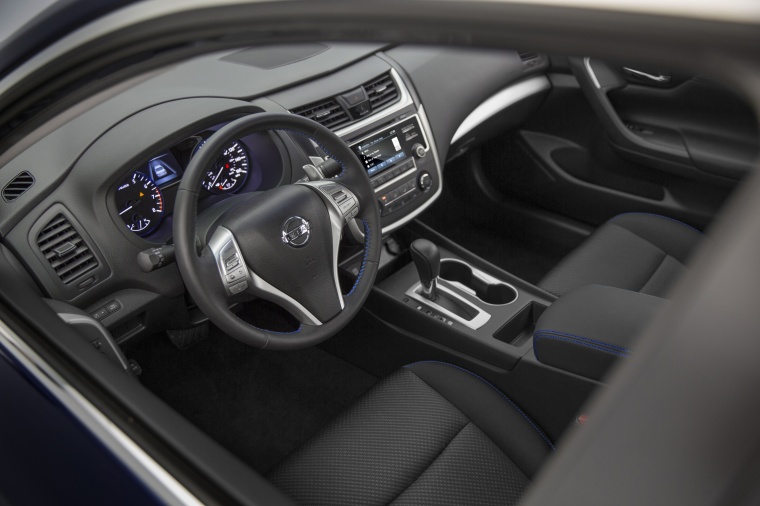 2018 Nissan Altima SR Interior Picture