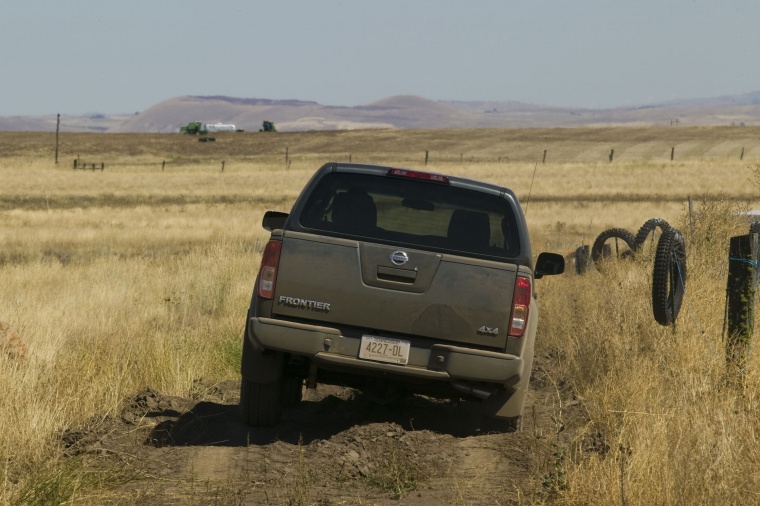 2011 Nissan Frontier Crew Cab PRO-4X 4WD Picture