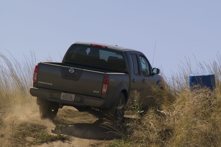 2011 Nissan Frontier Crew Cab PRO-4X 4WD Picture