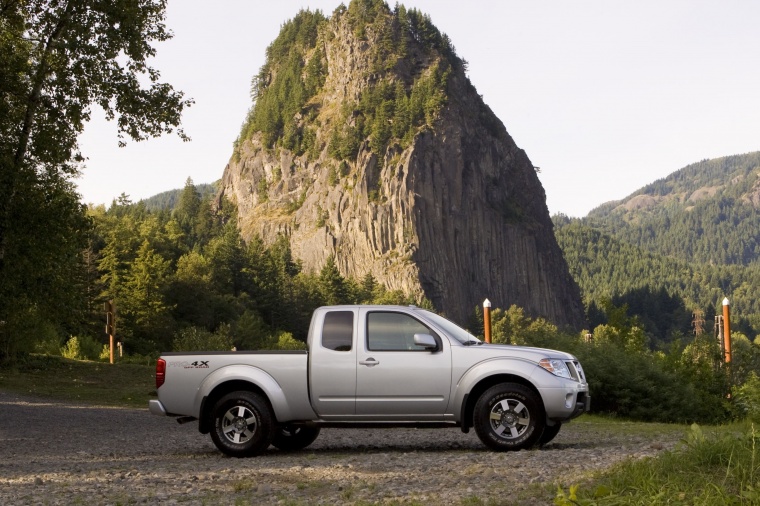 2014 Nissan Frontier King Cab PRO-4X 4WD Picture