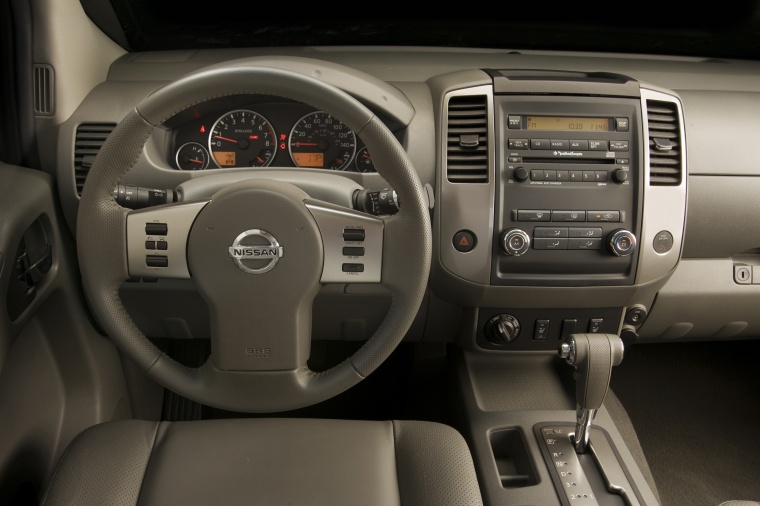 2014 Nissan Frontier Crew Cab PRO-4X 4WD Cockpit Picture