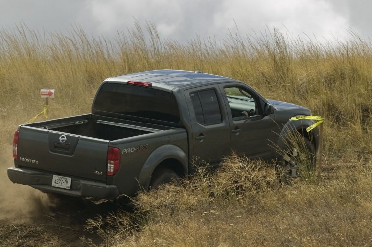 2015 Nissan Frontier Crew Cab PRO-4X 4WD Picture