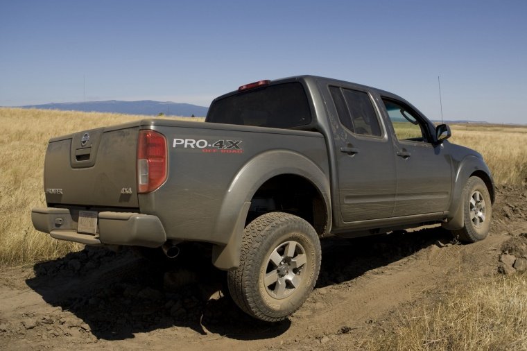 2015 Nissan Frontier Crew Cab PRO-4X 4WD Picture