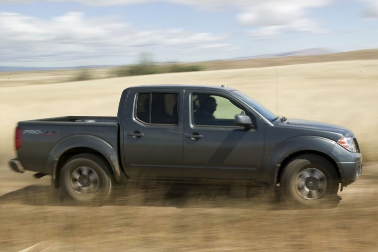 2015 Nissan Frontier Crew Cab PRO-4X 4WD Picture
