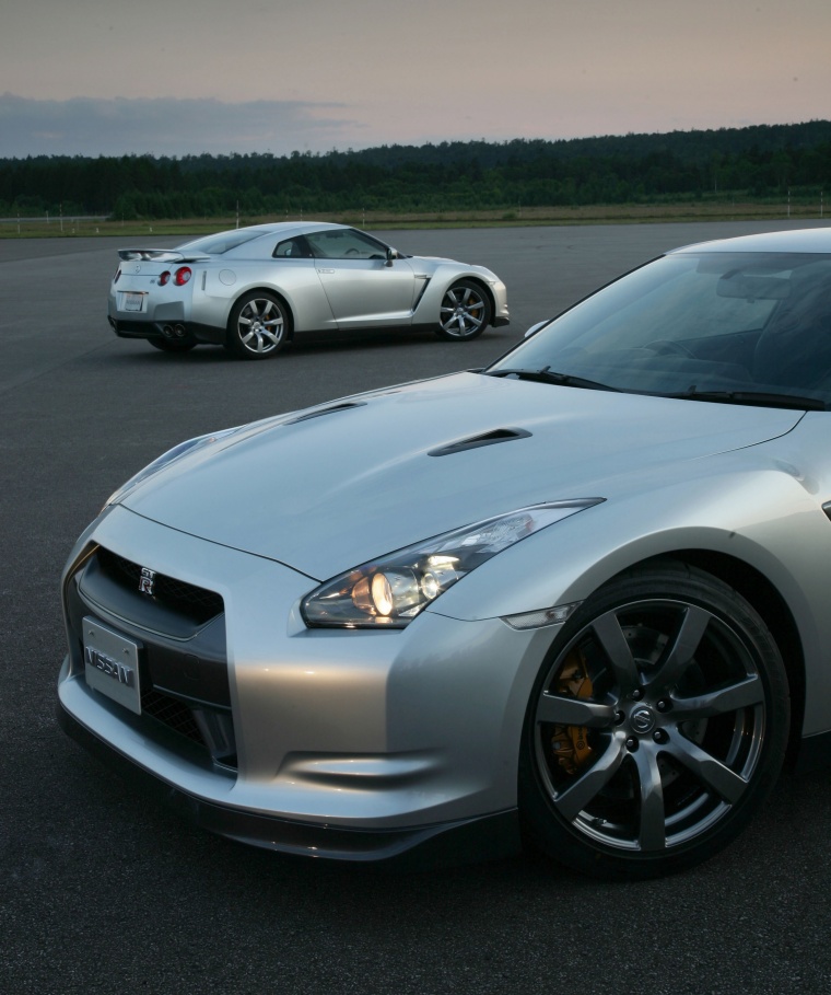 2010 Nissan GT-R Coupe Picture