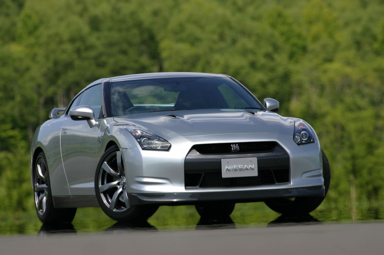 2010 Nissan GT-R Coupe Picture