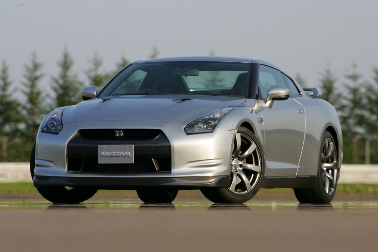 2010 Nissan GT-R Coupe Picture