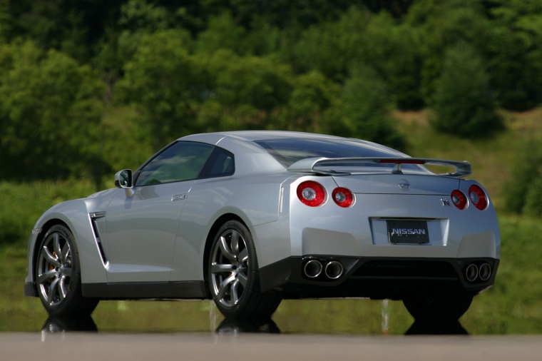 2010 Nissan GT-R Coupe Picture