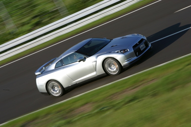 2011 Nissan GT-R Coupe Picture