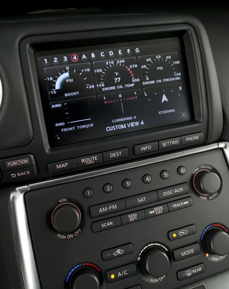 2011 Nissan GT-R Dashboard Screen Picture