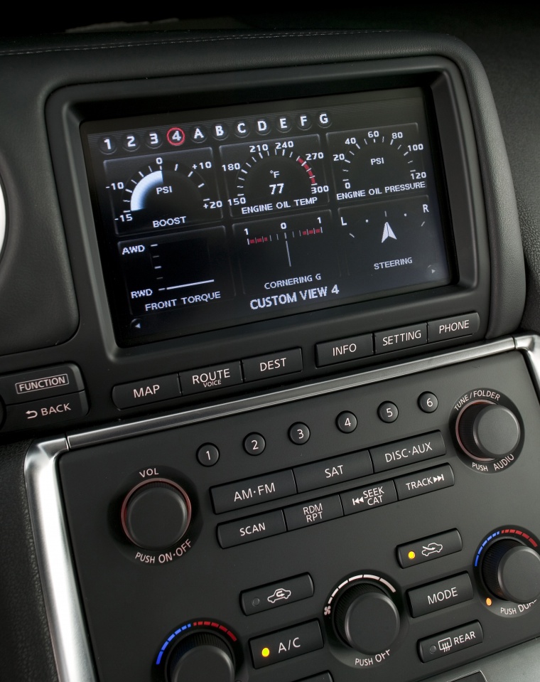 2011 Nissan GT-R Dashboard Screen Picture