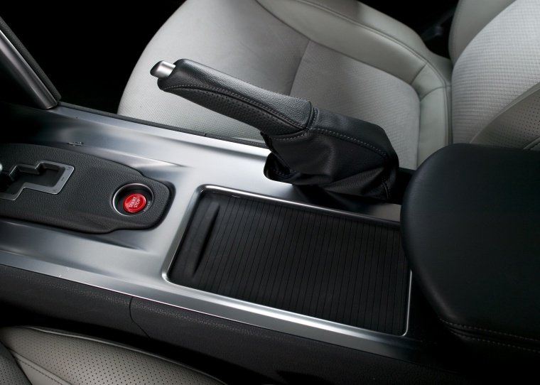 2011 Nissan GT-R Center Console Picture