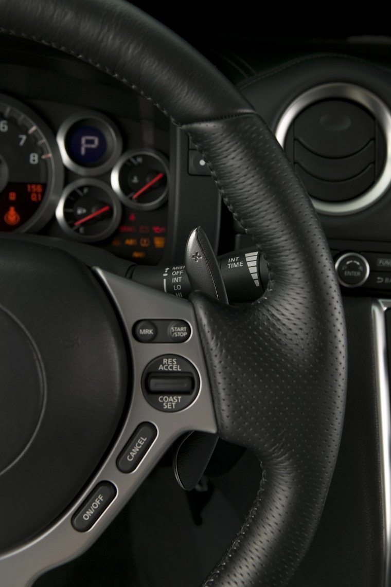 2011 Nissan GT-R Steering Wheel Controls Picture