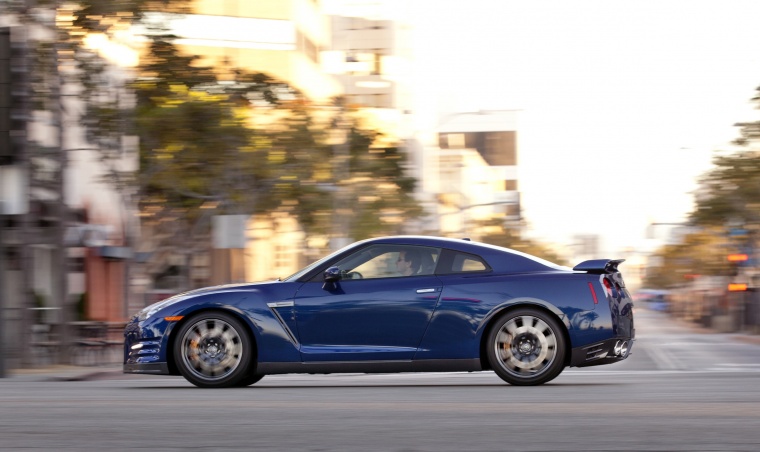 2012 Nissan GT-R Coupe Picture