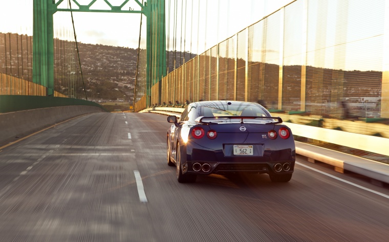 2013 Nissan GT-R Coupe Picture