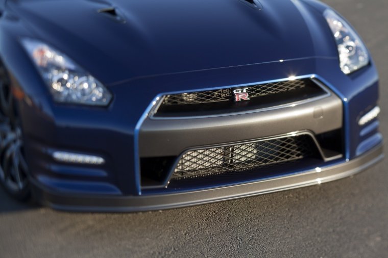 2014 Nissan GT-R Coupe Grille Picture