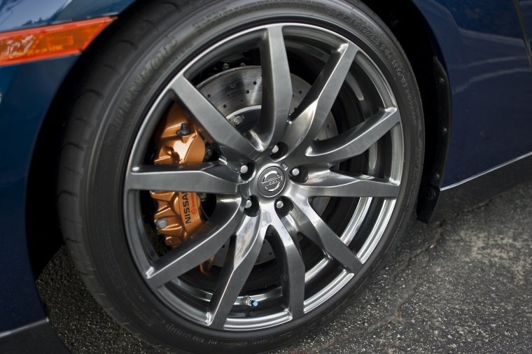 2014 Nissan GT-R Coupe Rim Picture