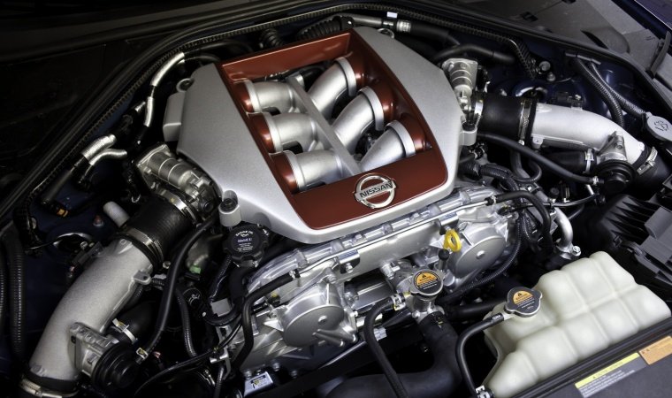 2014 Nissan GT-R Coupe 3.8-liter V6 Twin-Turbo Engine Picture