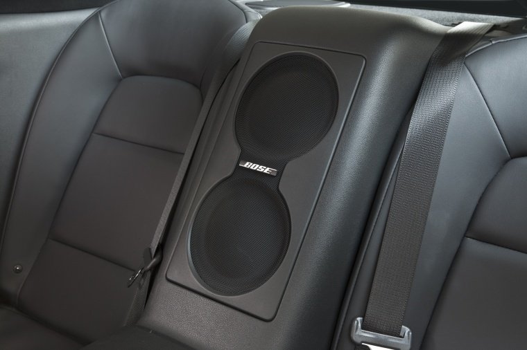 2014 Nissan GT-R Coupe Rear Seat Speakers Picture