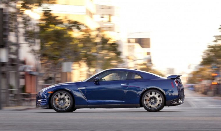 2014 Nissan GT-R Coupe Picture