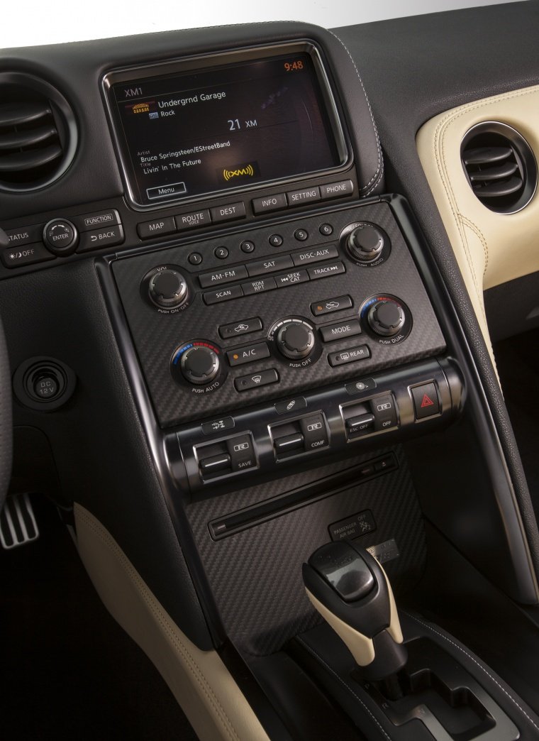 2015 Nissan GT-R Center Stack Picture