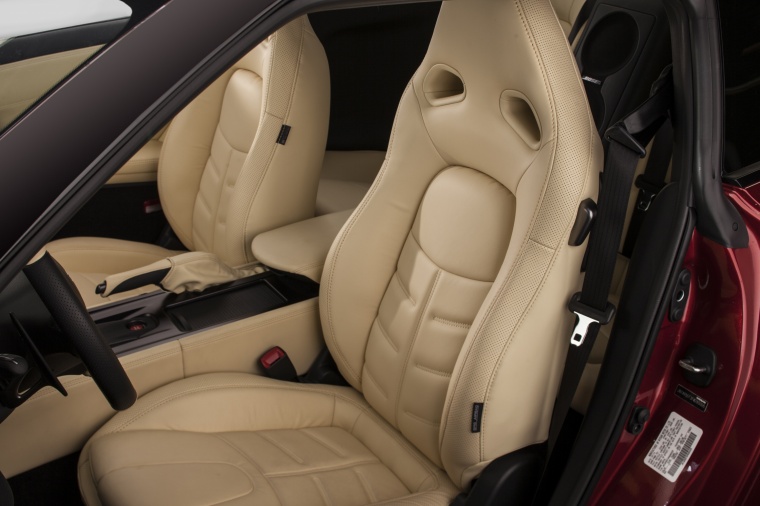 2015 Nissan GT-R Front Seats Picture
