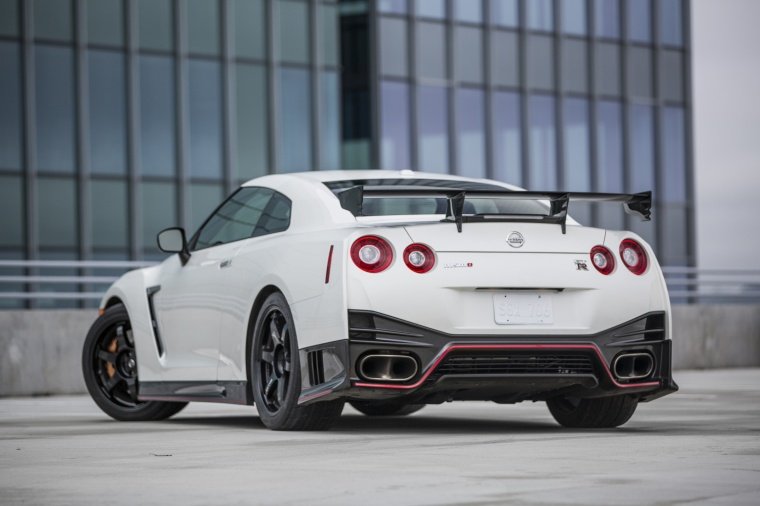 2016 Nissan GT-R NISMO Picture