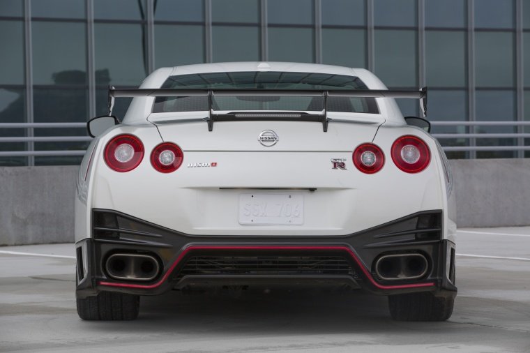 2016 Nissan GT-R NISMO Picture