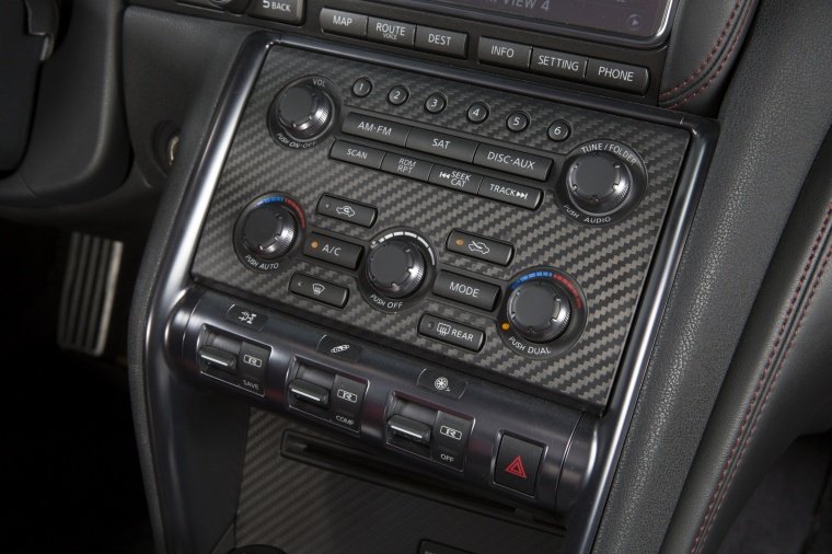 2016 Nissan GT-R NISMO Center Stack Picture