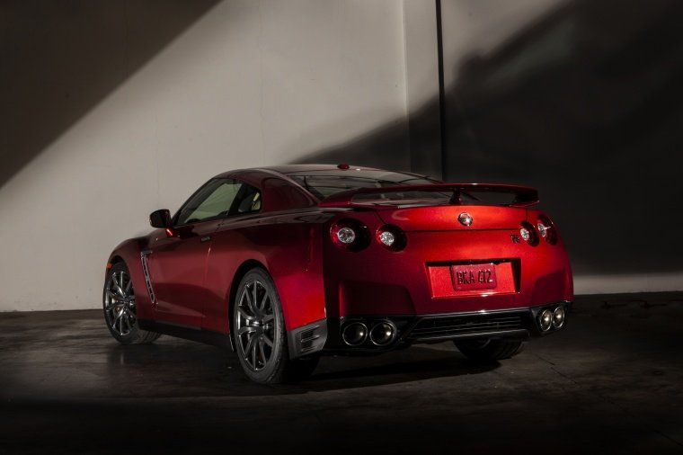 2016 Nissan GT-R Picture