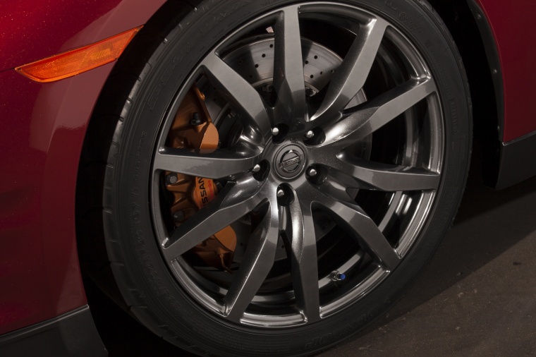 2016 Nissan GT-R Rim Picture