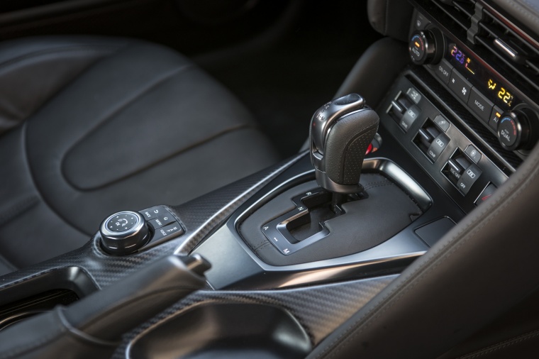 2017 Nissan GT-R Coupe Premium Center Console Picture