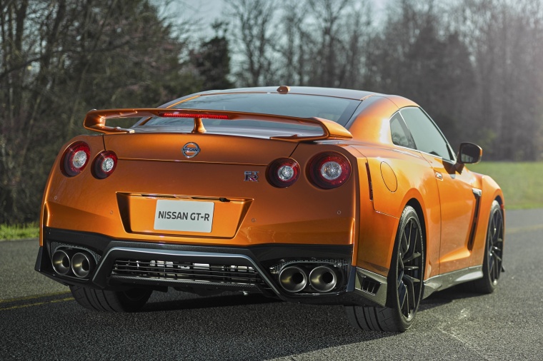 2017 Nissan GT-R Coupe Premium Picture