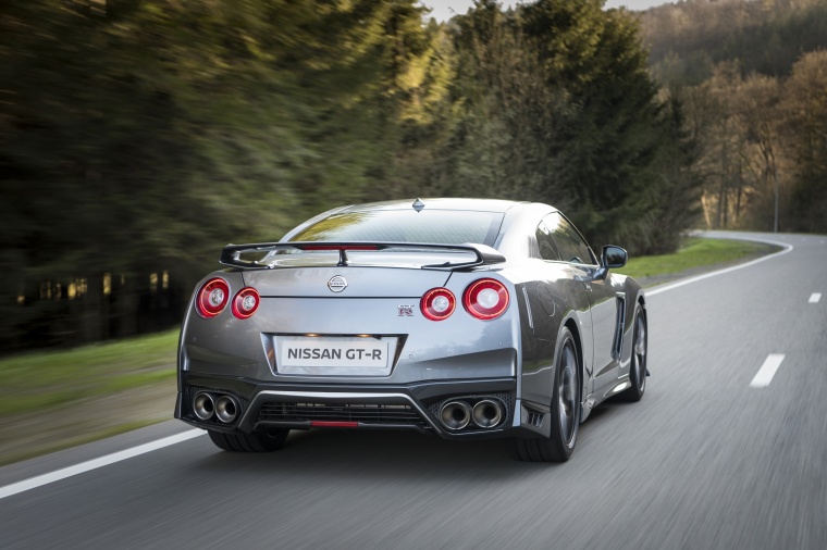 2018 Nissan GT-R Coupe Premium Picture