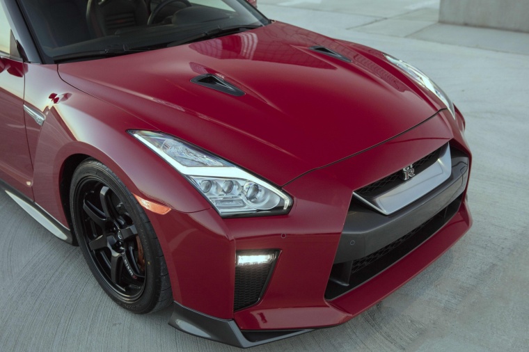 2018 Nissan GT-R Coupe Track Edition Headlight Picture