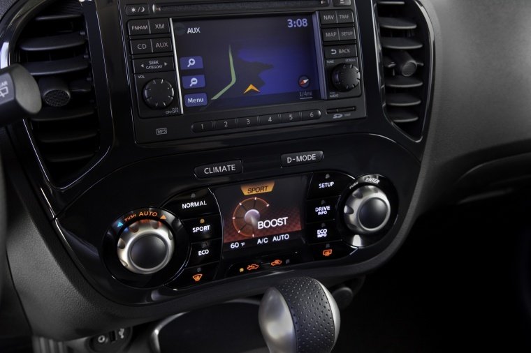 2012 Nissan Juke Center Stack Picture