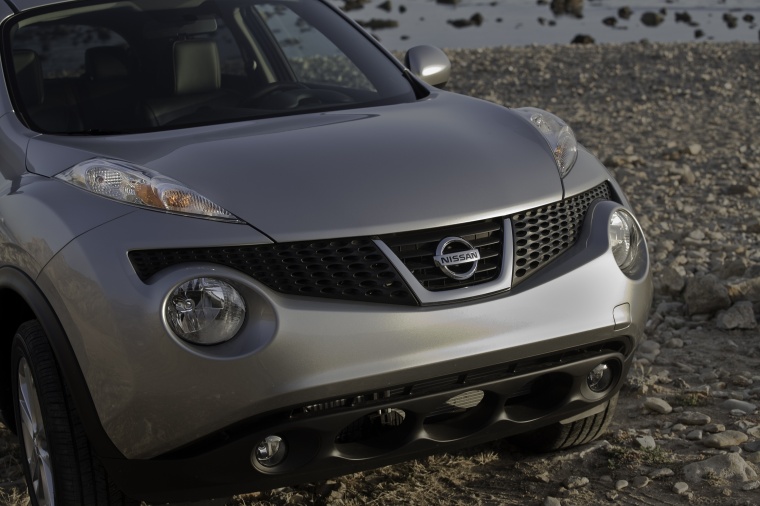 2012 Nissan Juke Headlight Picture