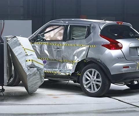 2014 Nissan Juke IIHS Side Impact Crash Test Picture