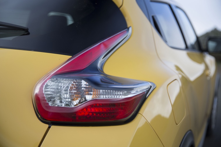 2015 Nissan Juke SL AWD Tail Light Picture