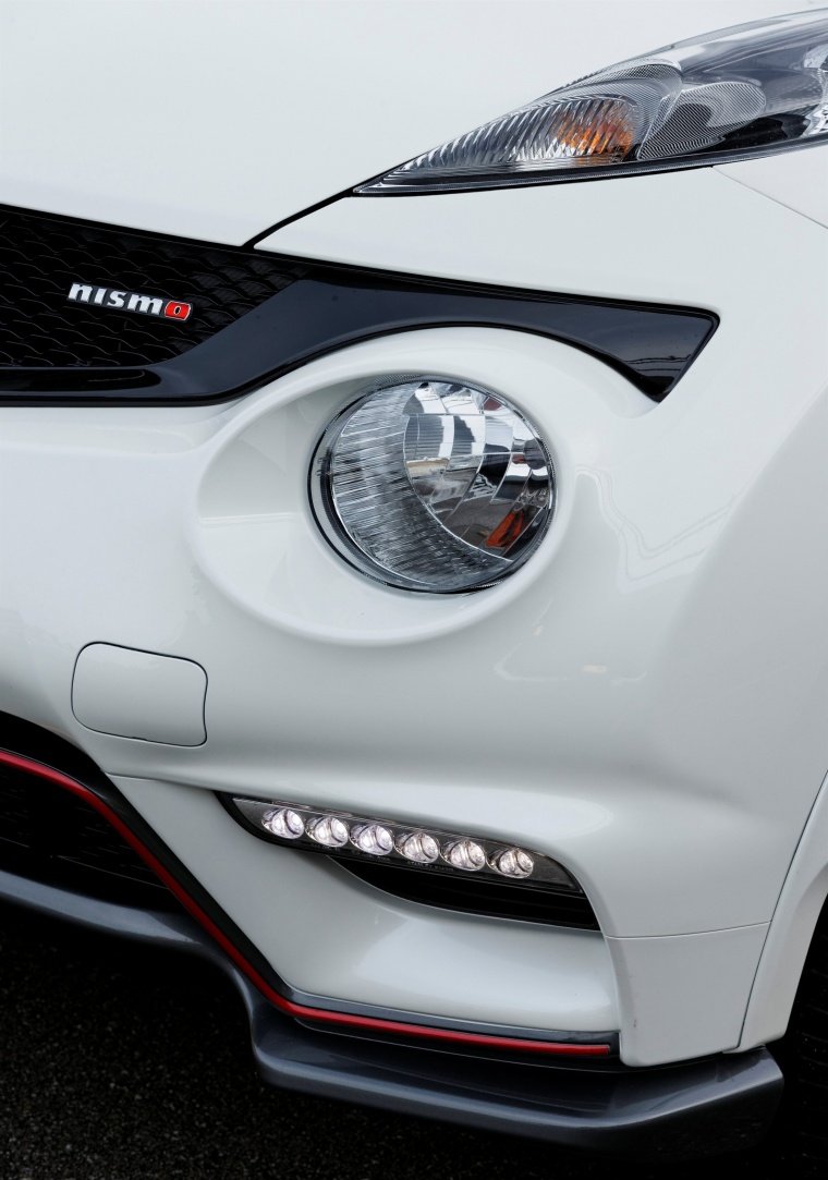 2015 Nissan Juke NISMO Headlight Picture